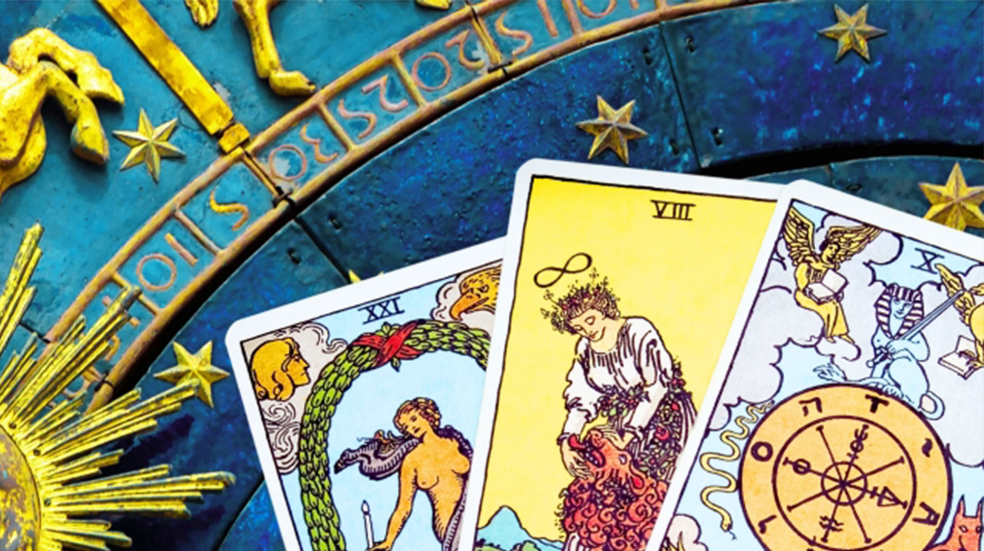 タロットカードリーディングをする